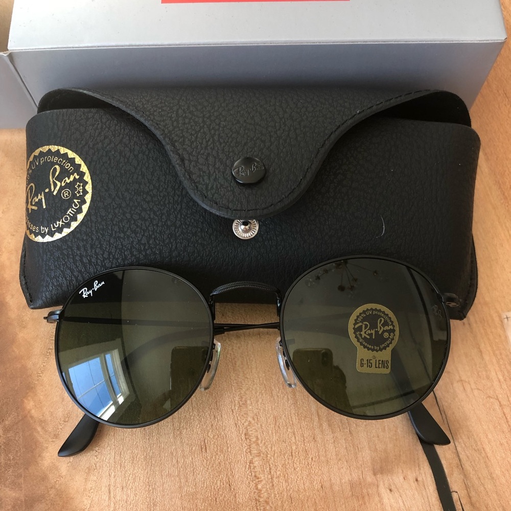 Ray-Ban Black RB3447 Round Sunglasses